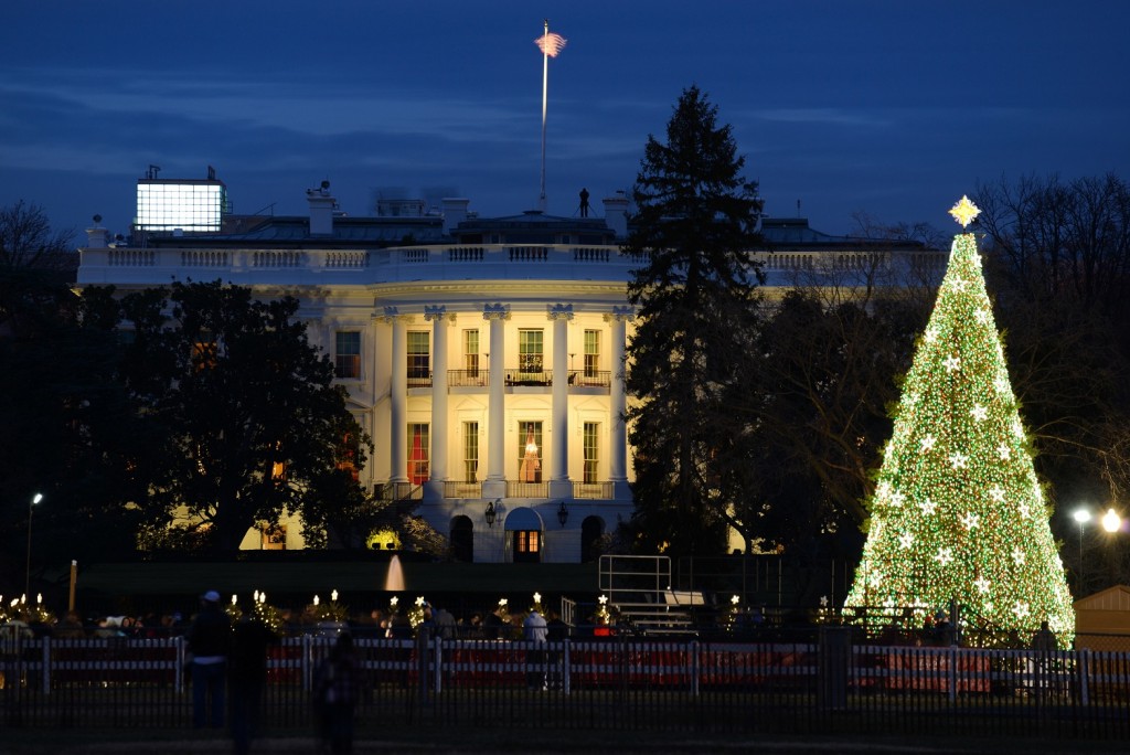 White House with National Christmas Tree (Bildquelle: Destination DC)