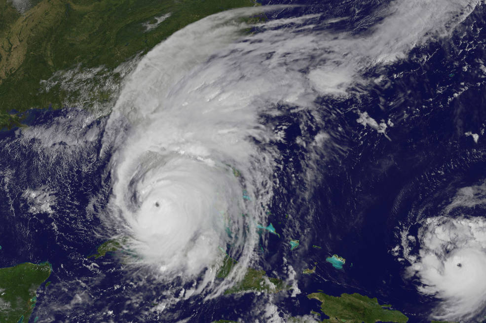 Hurricane IRMA am 10-Sep 2017 über Südwest Florida (This visible image of Category 4 Hurricane Irma was taken on Sunday Sept.10, 2017 at 9:25 a.m. EDT (1325 UTC) by the NOAA GOES East satellite as its eye approached the southwestern coast of Florida. Hurricane Jose is seen (right) near the Leeward Islands. Credits: NASA/NOAA GOES Project)