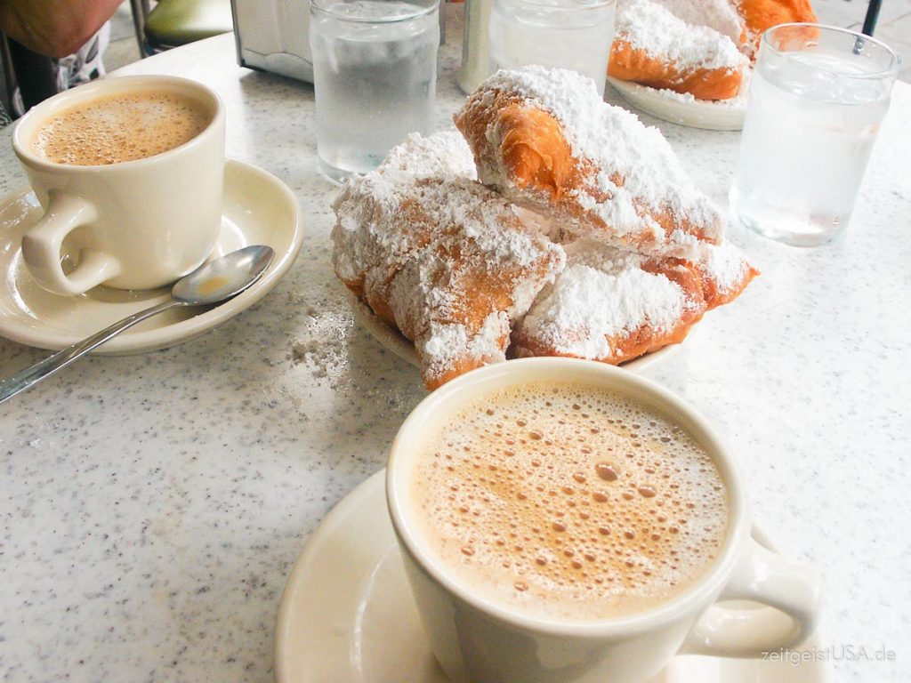 Beignet im Cafe Du Monde in New Orleans, Louisiana