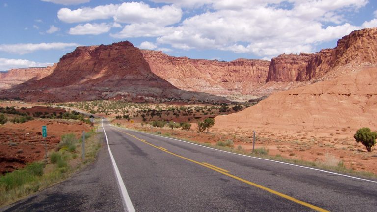 Einsame Landstraße in Canyonlands, Utah