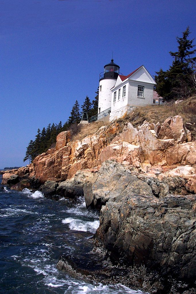 Bass Harbor Head Lighthouse, Mt. Desert Island, Maine, im Acadia National Park. [photo: NOAA]